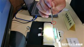 國衛院及醫奈所共同研發的「智慧辨蚊系統」，可以在捕捉到蚊子的同時，只需要花0.07秒就能完成蚊種的辨識。（圖／記者楊晴雯攝）