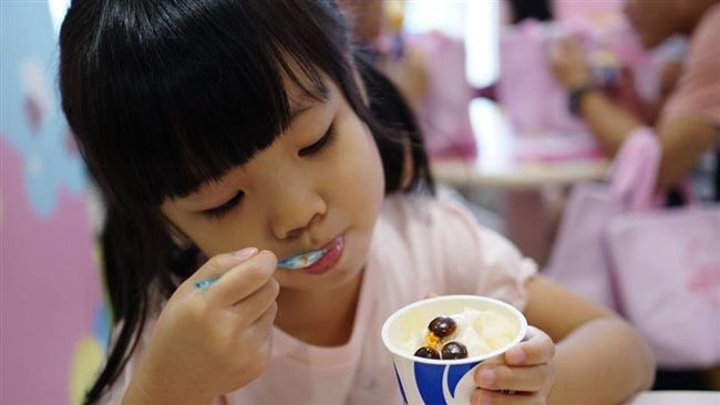 你吃冰時,習慣用傳統木棒還是不鏽鋼湯匙?(圖/資料照)