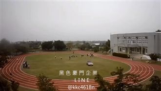 BMW闖校甩尾狂飆　駕駛曝理由瞎爆