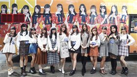 AKB48 Team TP 12位成員亮麗登場，一字排開十分吸睛。（圖／好言娛樂）