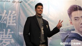 陳偉殷換新背號分享心情。（圖／記者王怡翔攝影）