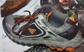 台鐵事故亡男身分難辨　警公開衣物盼協