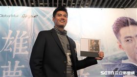 陳偉殷公益年曆簽名會。（圖／記者王怡翔攝影）