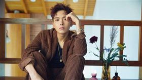 厲旭深情演唱成為新一代情歌王子代表。（圖／avex taiwan）