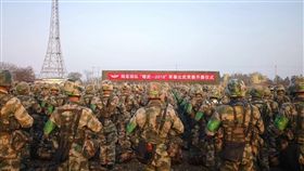 共軍重啟毛澤東時代大比武解放軍陸軍於19日至12月12日，分3階段，在安徽滁州（皖東）三界合同戰術訓練基地，舉行「大檢閱、大比武、大競賽、大會師」的「精武—2018」軍事比武競賽。（翻攝自中共解放軍陸軍政治工作部官方微信）中央社記者繆宗翰傳真　107年11月23日