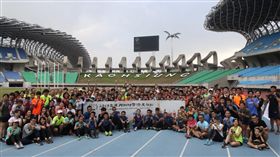 ▲逾300人參加高馬10週年講座，會後與謝千鶴一起合影。（圖／高市運發局提供）