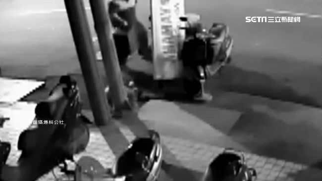 婦趴睡被趕爆衝突　店員追打各說各話