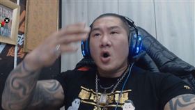 館長怒嗆中國「那麼囂張，直接打過來啊」。（圖／翻攝自YouTube）