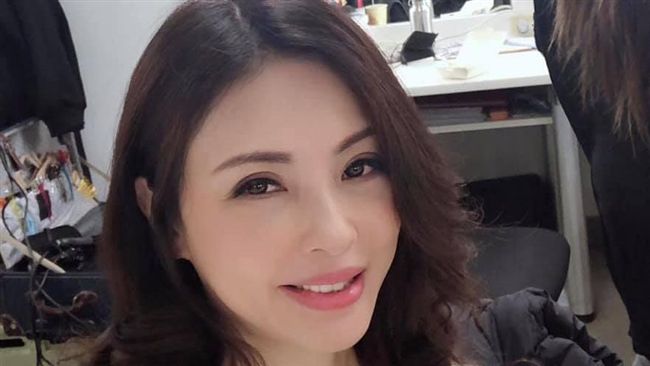 女星太久沒操　在家1打2累到吊點滴