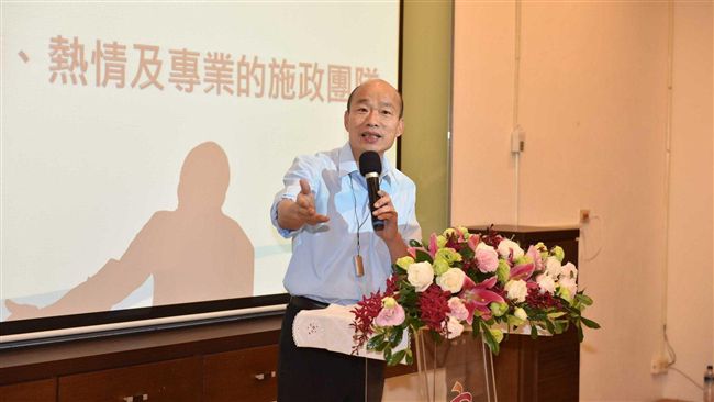 韓國瑜笑虧柯文哲：閣員跟走馬燈一樣