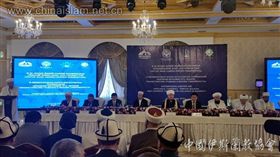 新疆再教育營持續引發國際關注，中國官方5日與8個伊斯蘭教協會代表會面後，通過一項5年計畫，旨在將伊斯蘭教中國化。半島電視台指出，這是北京改寫宗教實踐的最新措施。（圖／翻攝自中國伊斯蘭教協會）