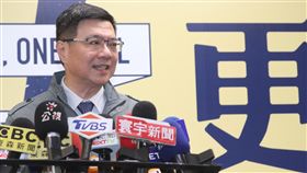 卓榮泰勝選民進黨主席（1）民主進步黨第16屆黨主席補選6日投票，晚間結果出爐，前行政院秘書長卓榮泰（圖）勝選黨主席，晚間回應媒體提問。中央社記者吳家昇攝　108年1月6日