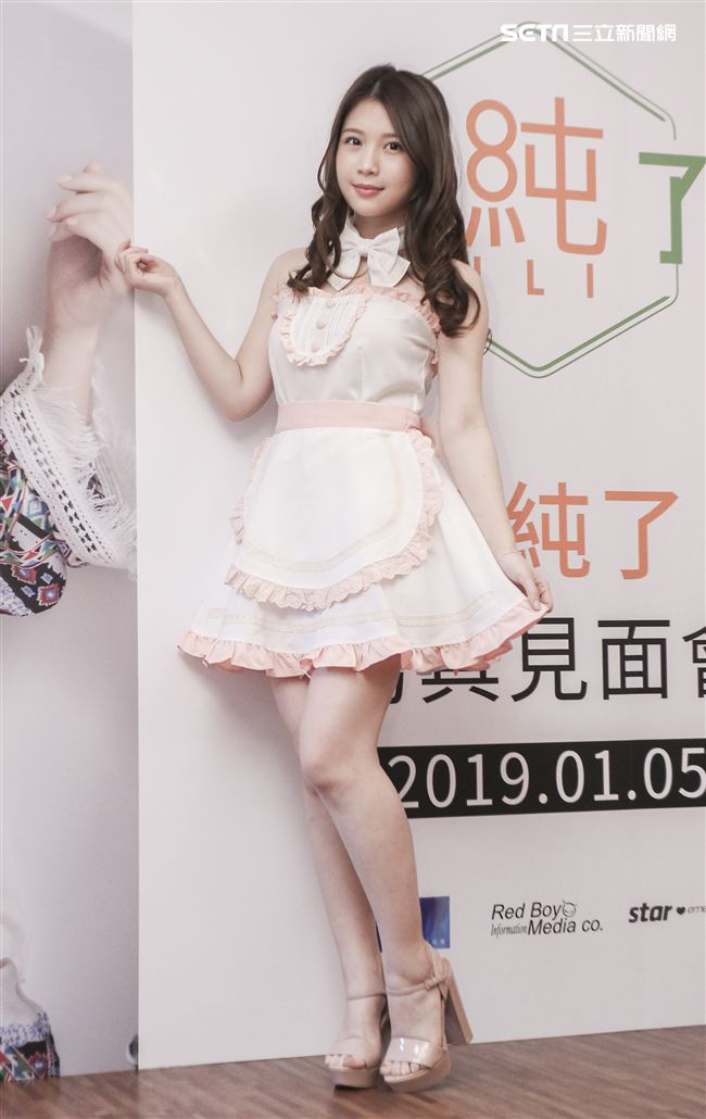 雞排妹鄭家純ili「泰純了」個人寫真集粉絲見面會。（記者林士傑/攝影）