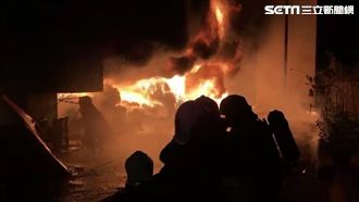 深夜鐵皮屋大火　陸橋便道受波及暫閉