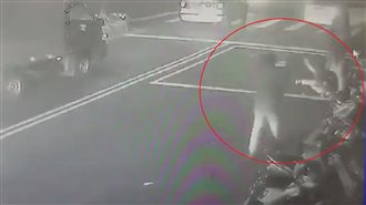 嫌少年唱歌「難聽」！醉男持斧頭砍人