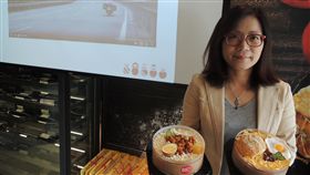 公益團體募資遇寒冬　企業響應送暖公益團體年終募資遇寒冬，一家連鎖咖啡業者即日起到2月4日推出買便當送便當活動，關懷偏鄉獨居老人送餐。中央社記者郝雪卿攝　108年1月6日