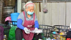 慈濟志工林寶珍分享故事曾罹患癌症的志工林寶珍，因生活、生病等因緣開始做環保，6日在慈濟基金會雲林聯絡處的歲末祝福感恩會中，分享她當志工的故事。（慈濟基金會提供）中央社記者江俊亮傳真　108年1月6日