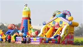 花漾和美　農田花海吸引人潮「花漾和美」金豬吉祥賀新春活動5日在彰化縣和美鎮線東路六段一處農田花海登場，歡迎民眾前來欣賞美麗花海，現場還有許多好玩活動及精彩舞台表演，讓各年齡層民眾接近自然。中央社記者蕭博陽彰化縣攝　108年1月5日