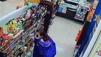 想拜神改運！女偷酒辯商店有「福報」