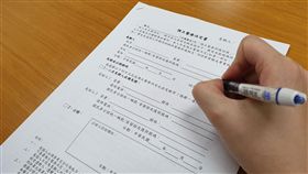 病主法正式上路　全台77家醫院可預立醫療諮商病人自主權利法6日正式上路，全台有77家醫院提供預立醫療照護諮商，年滿20歲或未成年但已婚者可簽預立醫療決定，規劃人生最後一哩路。中央社記者陳偉婷攝　108年1月6日