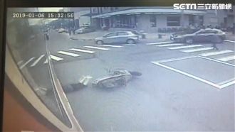 畫面驚悚！女騎士擦撞公車　爆頭慘死