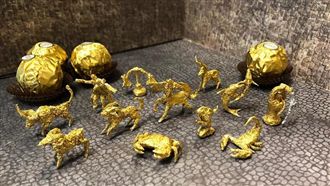 超強！男用金莎紙打造「黃金十二宮」