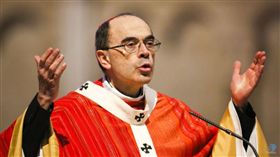 法國里昂樞機主教巴巴林（Philippe Barbarin）是法國中部偏東城市里昂（Lyon）的大主教，被控連同當地教區的其他5人，包庇一樁神父性侵案。（圖／翻攝自6Medias YouTube）