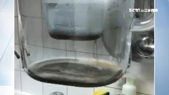網購名濾芯疑A貨！流出水質越濾越黑