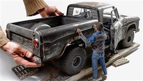 ▲手工打造1961 DODGE D100皮卡模型車。（圖／翻攝網站）
