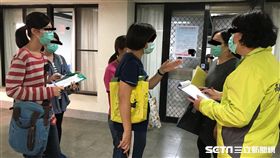 為有效遏止水痘疫情，高雄衛生局陸續前往中山大學進行7次實地防疫輔導。（圖／高雄市衛生局提供）