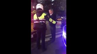 小黃司機違停遭取締　嗆警：你也違規