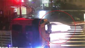 廚師衝撞路樹慘死！鮮血噴濺灑引擎蓋