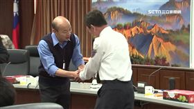 空氣差!韓國瑜戴清淨機 民眾酸:自己享受