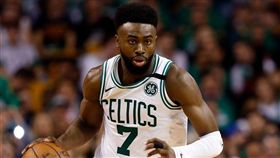 ▲塞爾蒂克布朗（Jaylen  Brown）用指尖傳助攻。（圖／翻攝自推特）