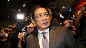 就任台大校長  管中閔：一生懸命全力以赴國立台灣大學8日舉行第12任校長職務交接典禮，新任校長管中閔（前）表示，將「一生懸命」，全力以赴，推動台大持續向前，直達更輝煌的未來。中央社記者張皓安攝  108年1月8日