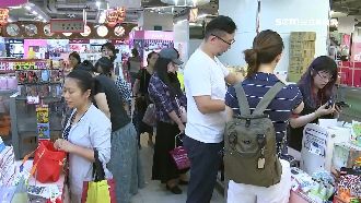 百貨爆薪水分段發！員工：過年沒錢用