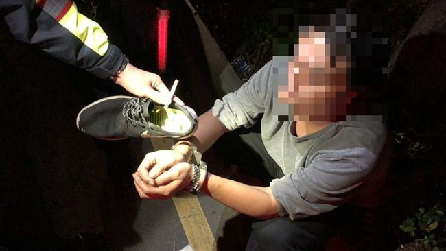 毒友藏毒遭逮　他忙幫腔：安捏沒意思