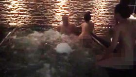 范筱梵,王柏森,3P,泰國,招待所,正妹,鴛鴦浴。翻攝畫面