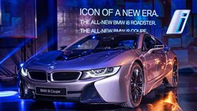 BMW i8 Coupe與i8 Roadster。（圖／BMW提供）