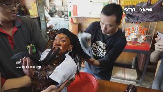 玄天上帝出巡淨身！神像潔髮大開眼界
