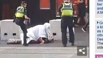 按捺不住？遊民當街上演「活春宮」