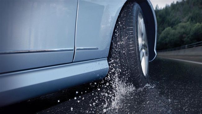防禦駕駛　雨天開車注意事項