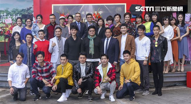 台視新八點檔「生生世世」開鏡記者會，全體演員合照。（記者林士傑/攝影）