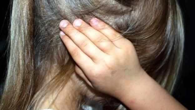 小姐妹遭父友伸狼爪　女童隱忍12年