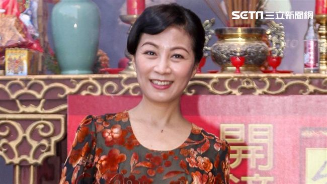 臨演雙腳開開　女星尷尬「喇」私密處