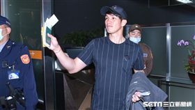 旅日好手陽岱鋼回日本。（圖／記者王怡翔攝影）