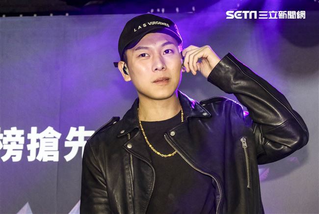 第14屆KKBOX風雲榜搶先發佈會，嘻哈天團頑童MJ116連莊3年搶先領獎。（記者林士傑/攝影）