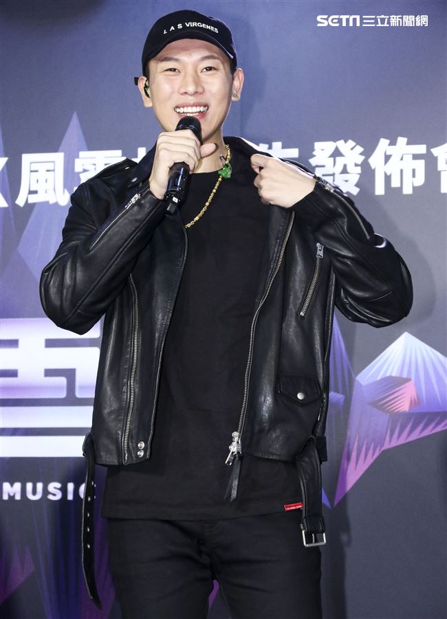 第14屆KKBOX風雲榜搶先發佈會，嘻哈天團頑童MJ116連莊3年搶先領獎。（記者林士傑/攝影）