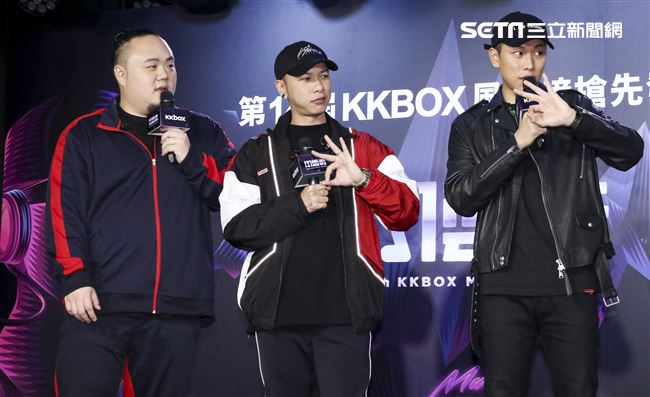 第14屆KKBOX風雲榜搶先發佈會，嘻哈天團頑童MJ116連莊3年搶先領獎。（記者林士傑/攝影）