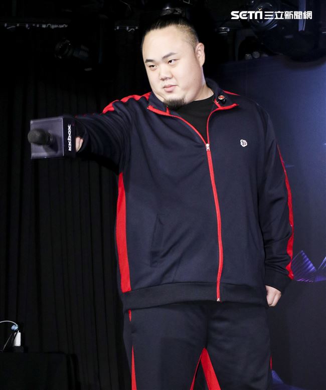 第14屆KKBOX風雲榜搶先發佈會，嘻哈天團頑童MJ116連莊3年搶先領獎。（記者林士傑/攝影）